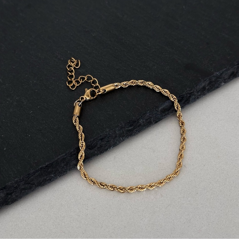 2/$10 ⚡️ TWISTED ROPE BRACELET IN GOLD